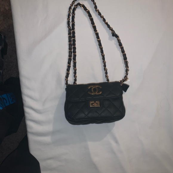 Fashion Black Mini Bag with Gold Accents NWOT adorable with chain straps - Picture 9 of 15